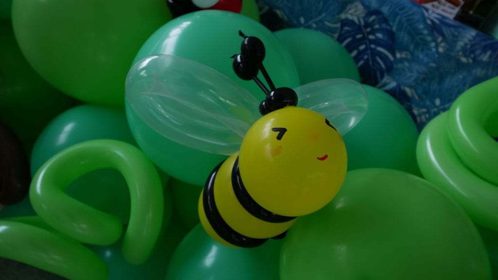 Balloon bee Sculpture