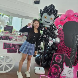 customized balloon sculpture Singapore for birthday party