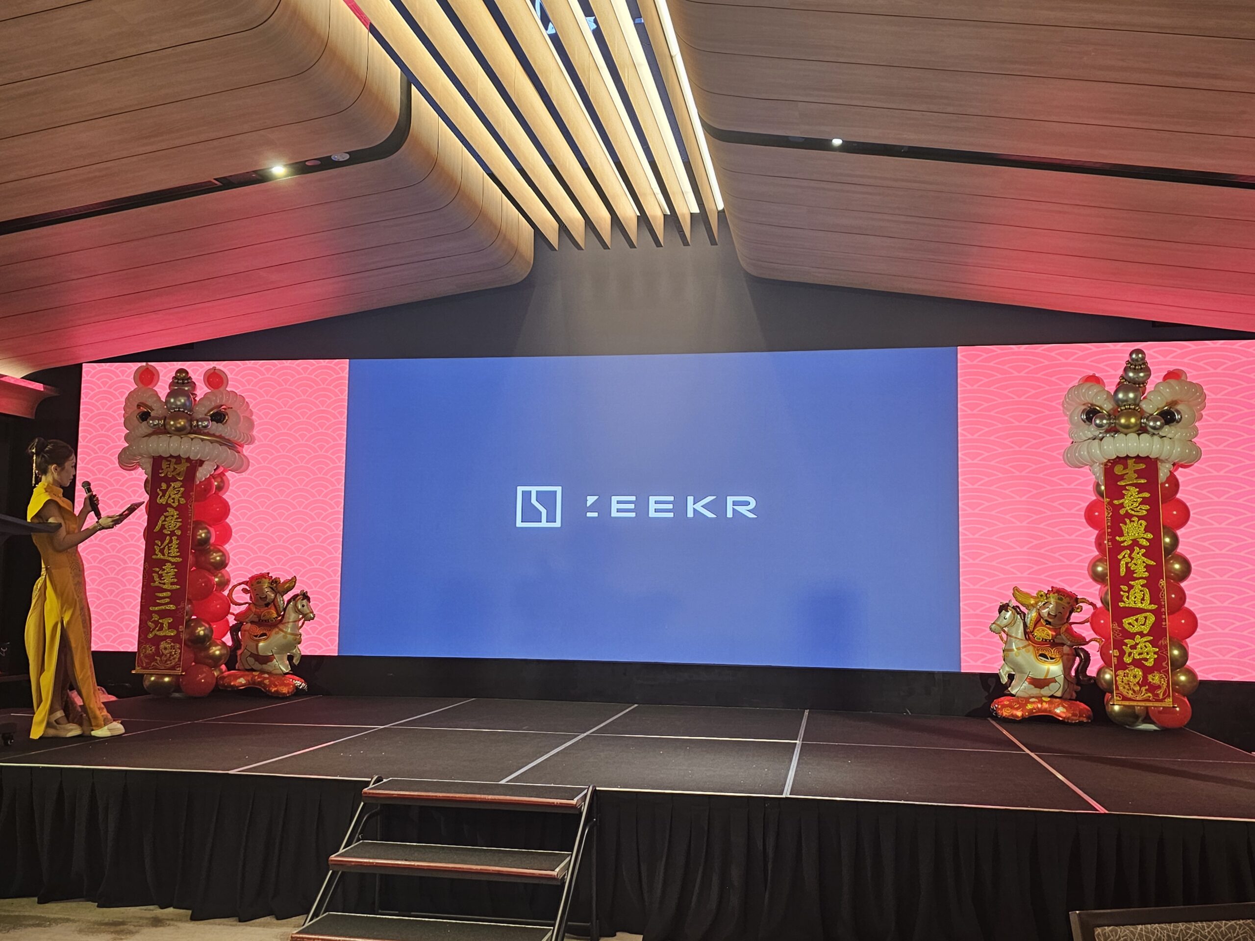 Balloon lion head Singapore with red couplet scroll for Zeekr corporate dinner