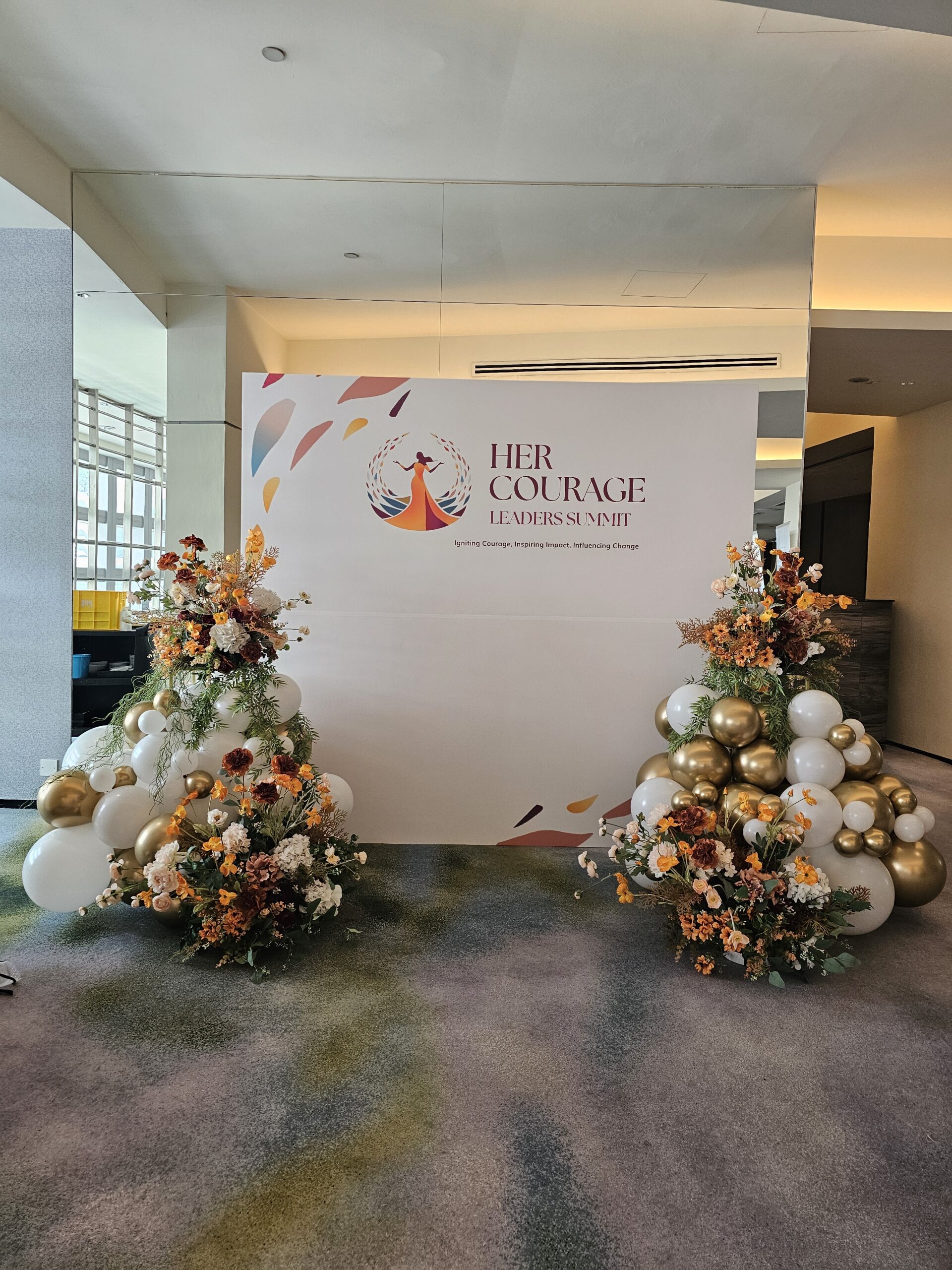 Side view of event balloon decoration Singapore featuring chrome gold accents